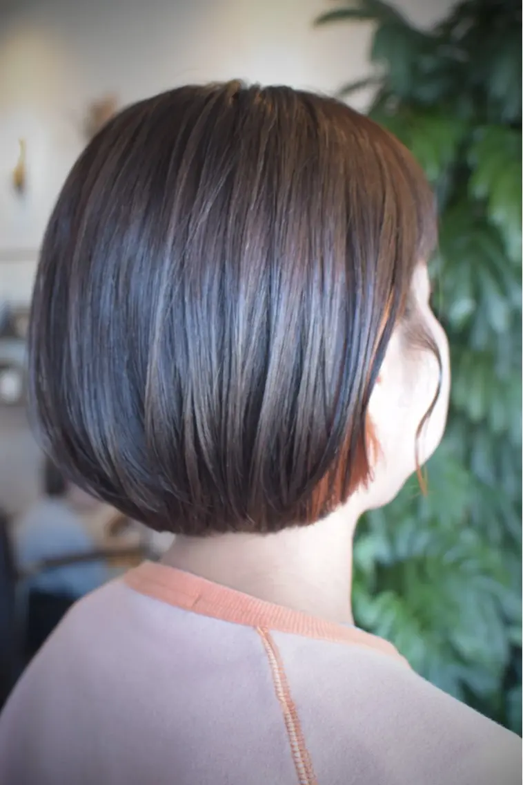 ショート カラー イヤリングカラー オレンジ ボブ 岩村 夏姫のヘアスタイル