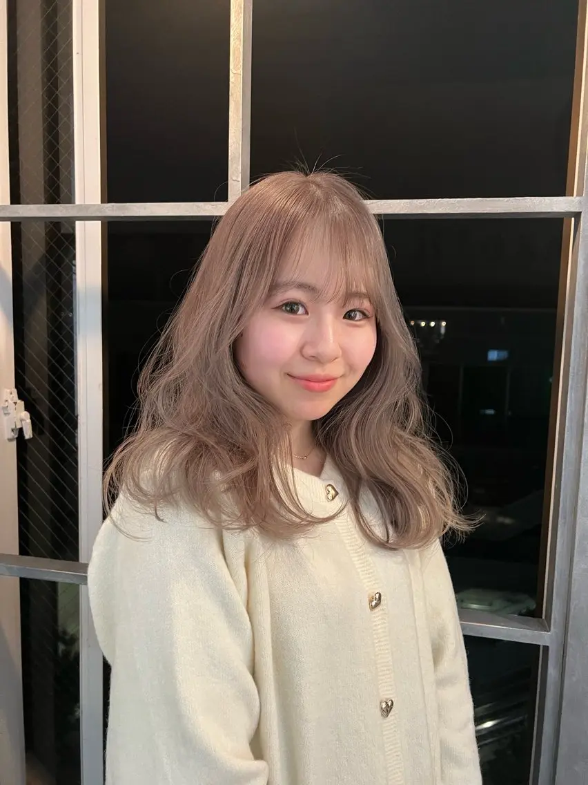 ミディアム 髪質改善 似合わせレイヤー ＆縮毛矯正のヘアスタイル