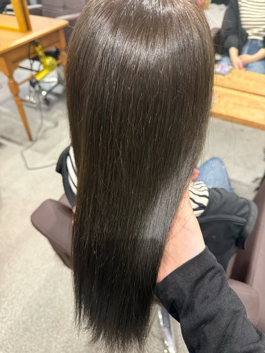 ミディアム カラー ベージュカラー オリーブベージュ 望月 憂嘉のヘアスタイル