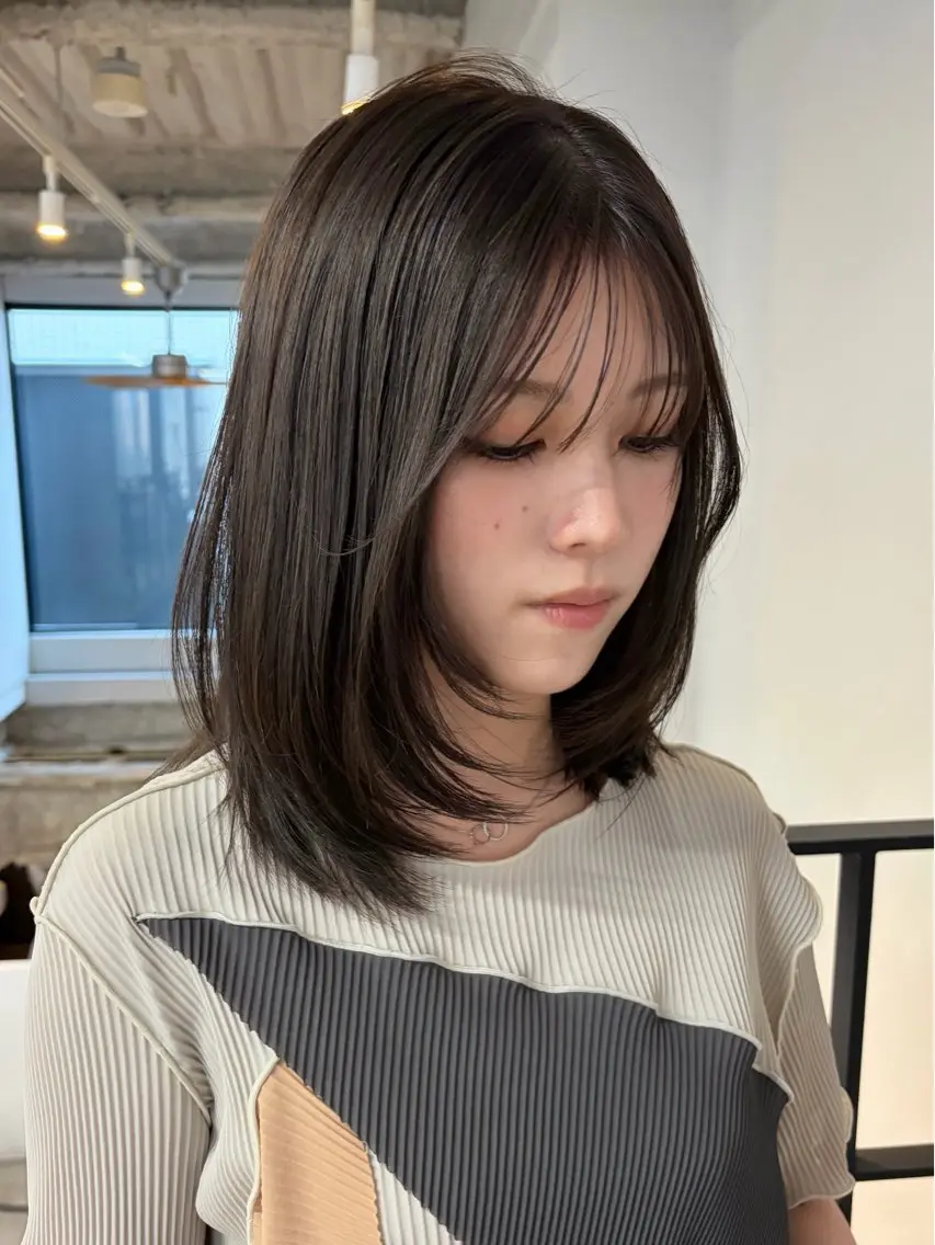 ミディアム カット ヘアカラー トリートメント 下川 結月のヘアスタイル