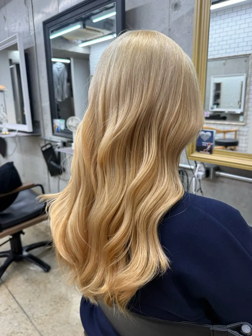 ロング ヘアカラー グレージュカラー 吉川慶斗のヘアスタイル