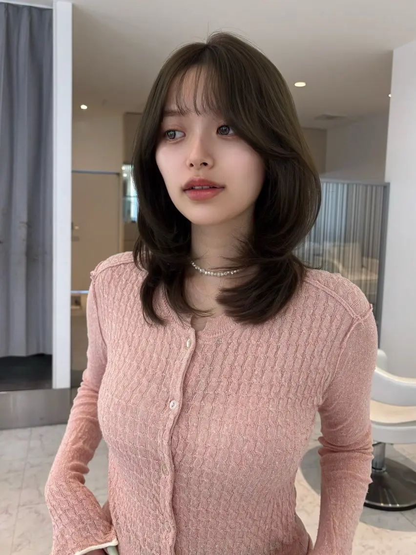ミディアム カラー ブラウンカラー オリーブブラウン レイヤーカット カット ヘアカラー トリートメント レイヤーカット🎀 kanaのヘアスタイル