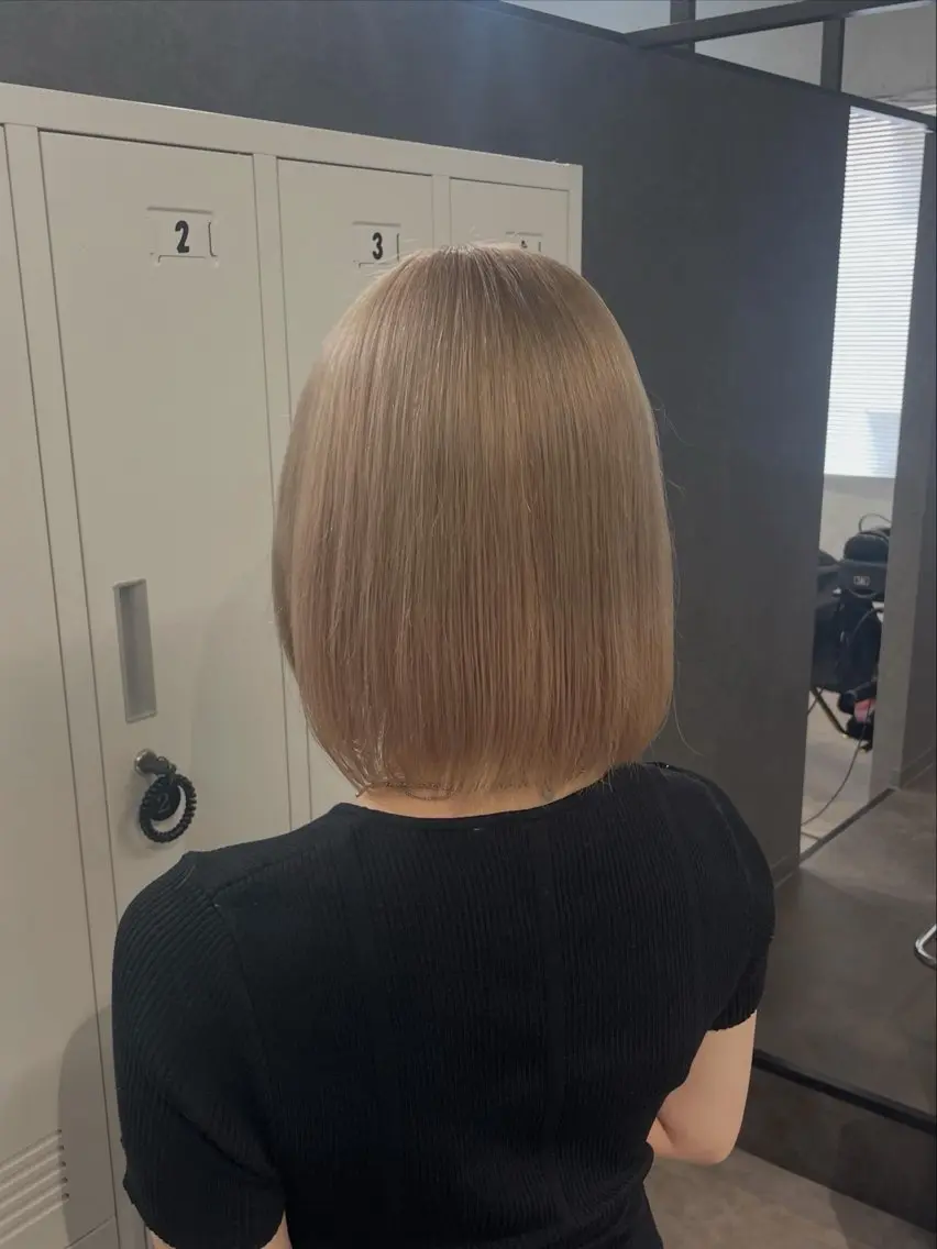 カラー ベージュカラー ブリーチ ミルクティーベージュ 心斎橋美容室 marinaのヘアスタイル
