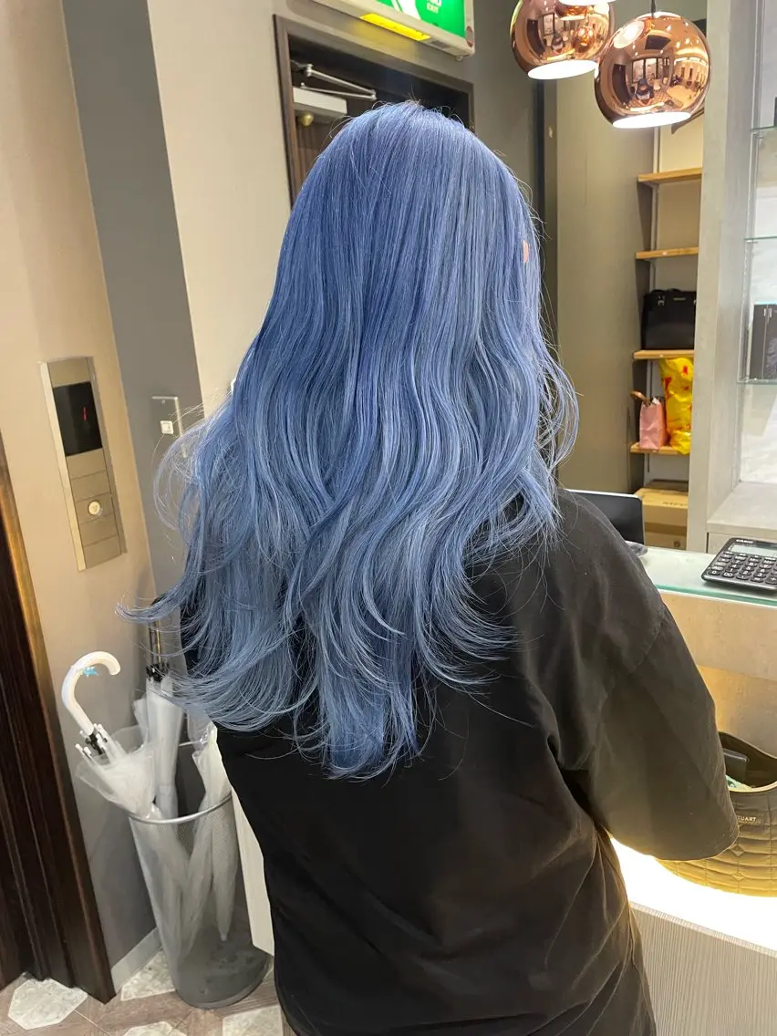 ロング カラー ブルーカラー レイヤーカット AIRI layer cut hairのヘアスタイル