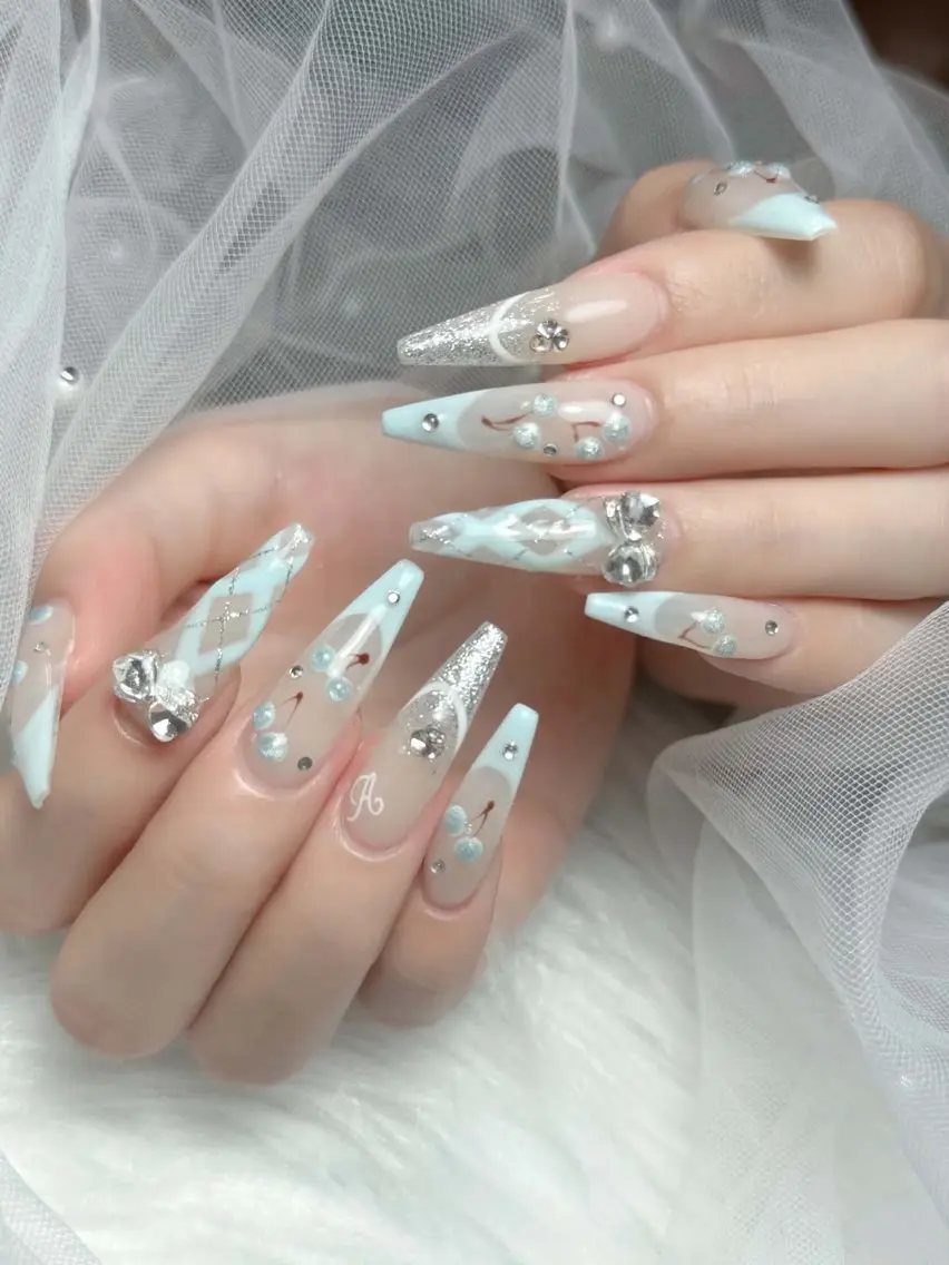 ネイル アートネイル 長さ出し ジェルネイル 韓国ネイル マグネットネイル ハンドネイル Cloudy Chan Nailのネイルデザイン