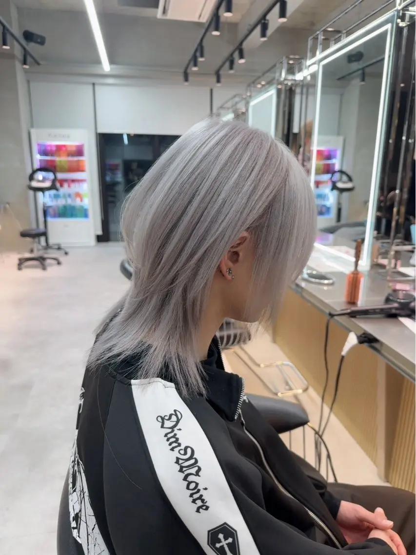 ミディアム ヘアカラー みのりハイトーン デザインカラーのヘアスタイル