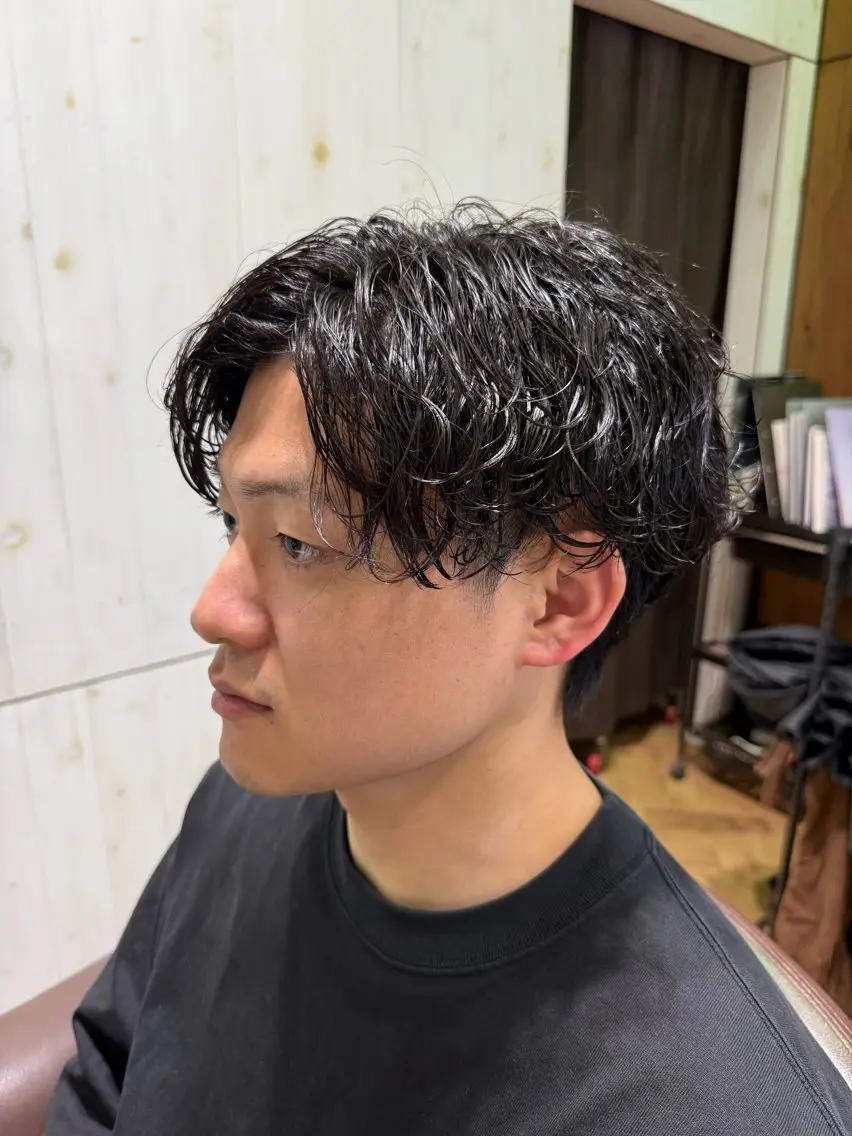 ショート パーマ メンズ メンズパーマ 波巻きパーマ 溝口 槙里也のヘアスタイル