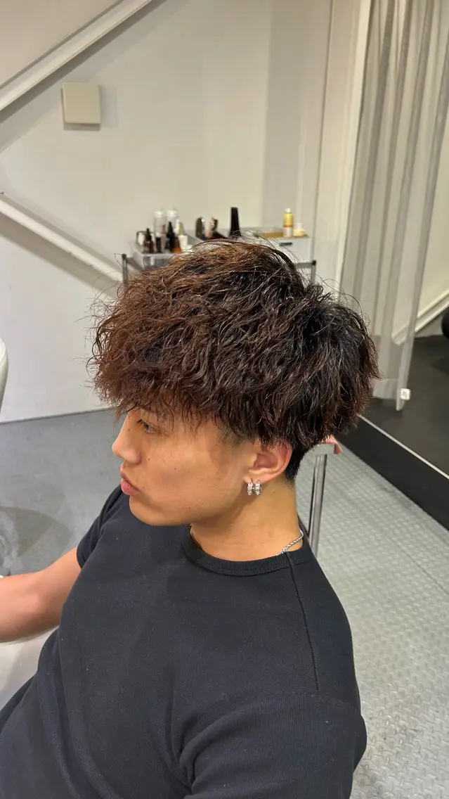 パーマ メンズ メンズパーマ ツイストスパイラルパーマ スパイラルパーマ 岡部 悠陽のヘアスタイル