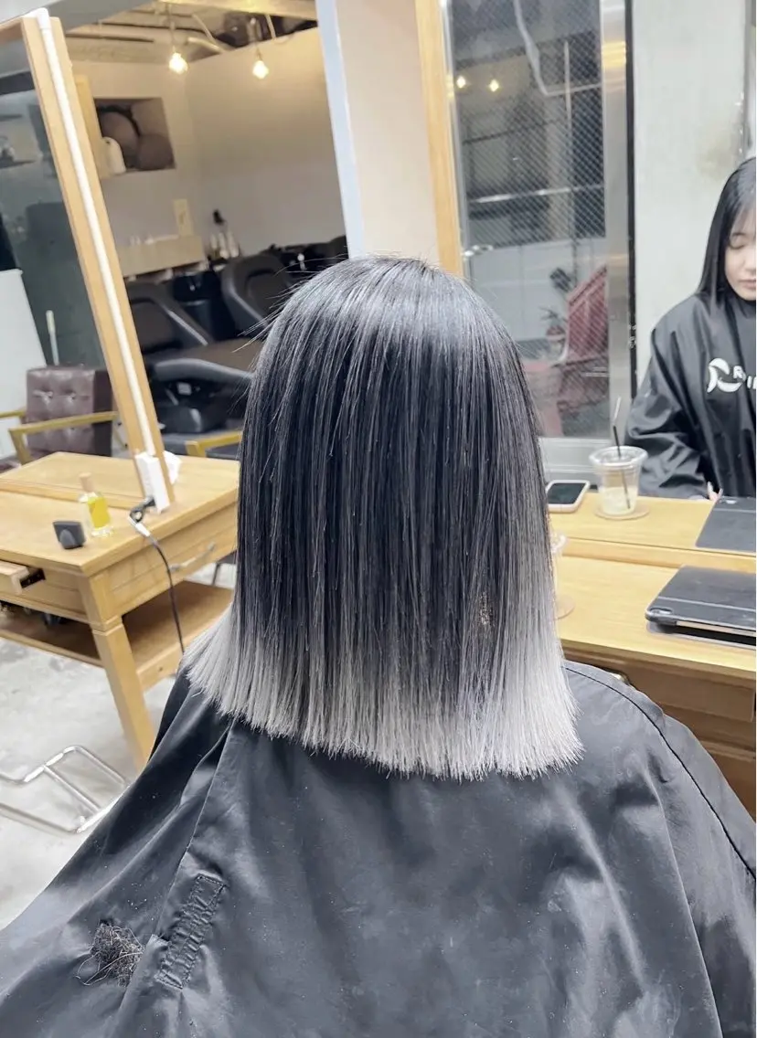 ショート カラー バレイヤージュ シルバー ホワイトシルバー レイヤーカット カット ヘアカラー トリートメント 指名数No.1 /NAOYAのヘアスタイル