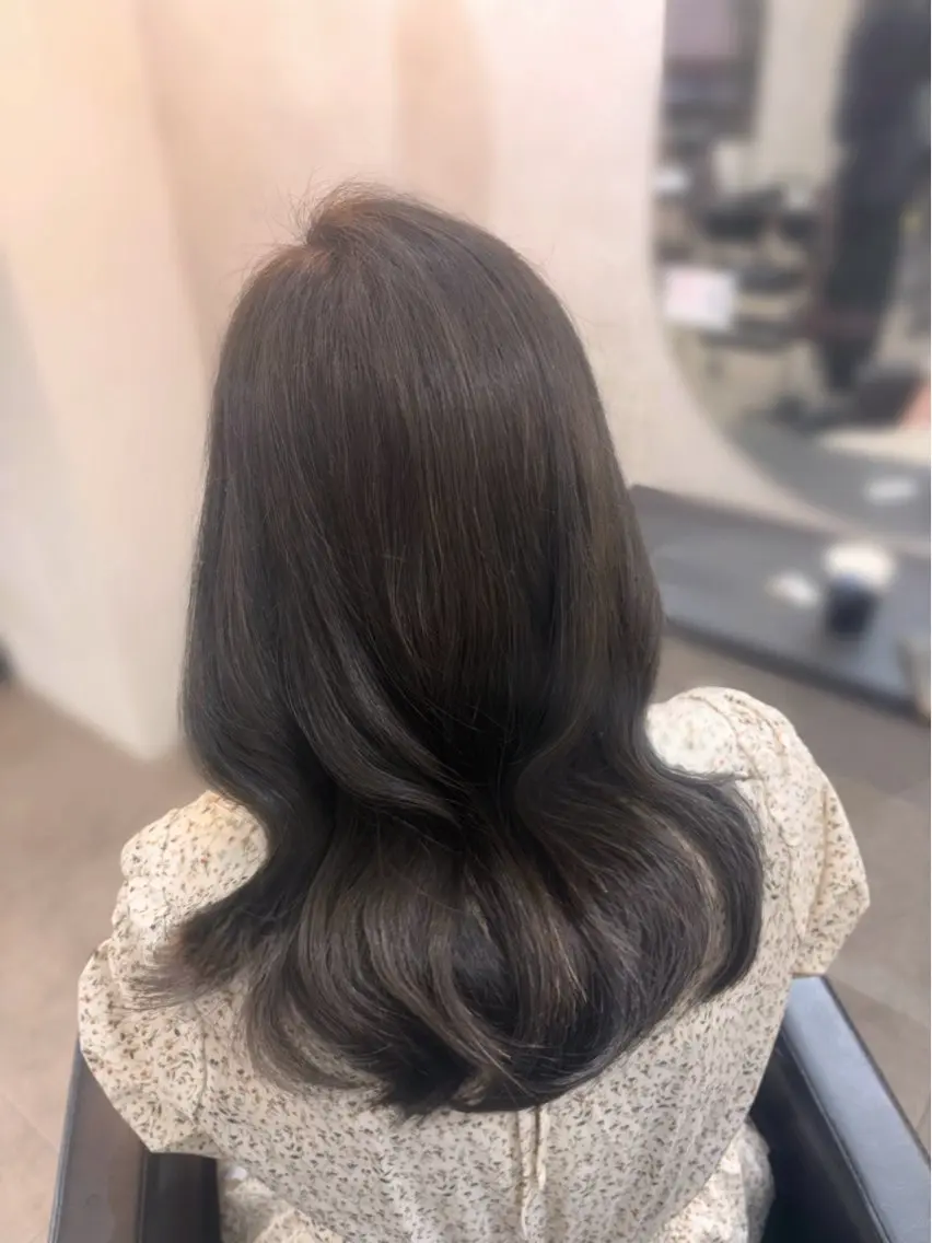ミディアム カラー 横田 あいらのヘアスタイル