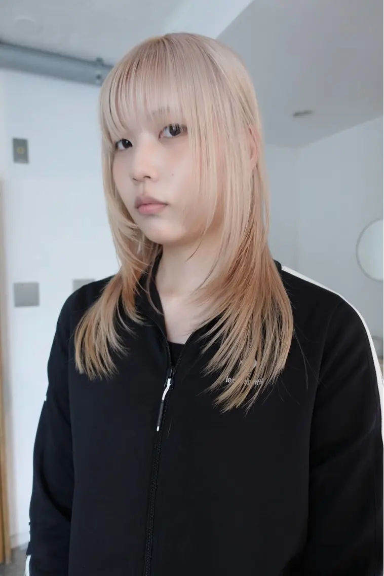 セミロング カラー ブリーチ ヘアカラー sakura🌸 レイヤー/韓国ヘアのヘアスタイル