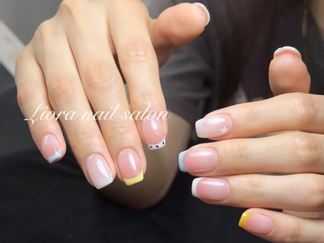 ネイル フレンチネイル ジェルネイル ガーリー グラデーション キラキラネイル ハンドネイル Liora nailのネイルデザイン