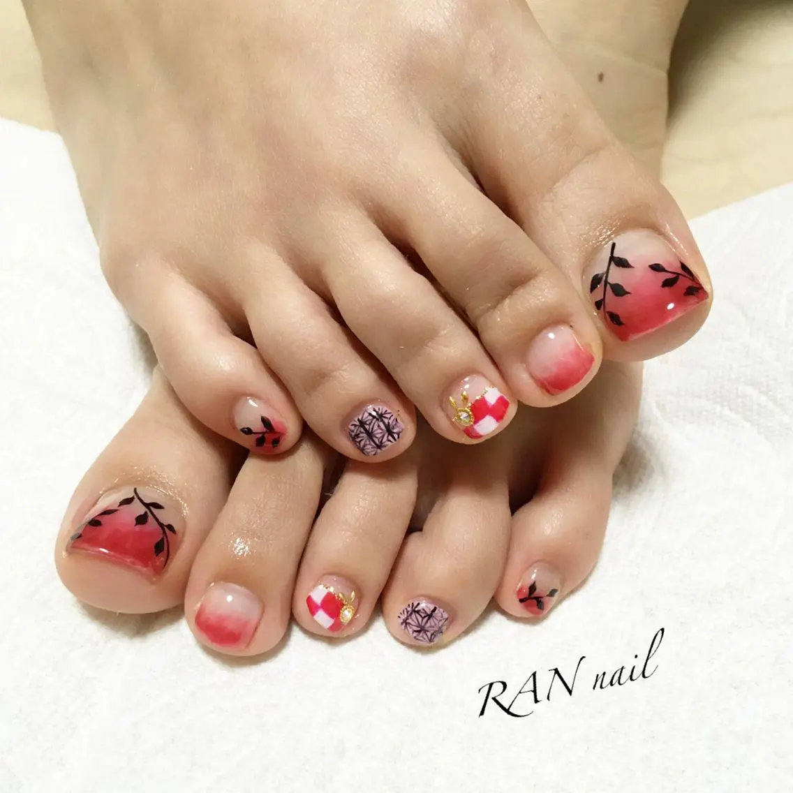 ネイル ハンドネイル フットネイル RAN nailのネイルデザイン