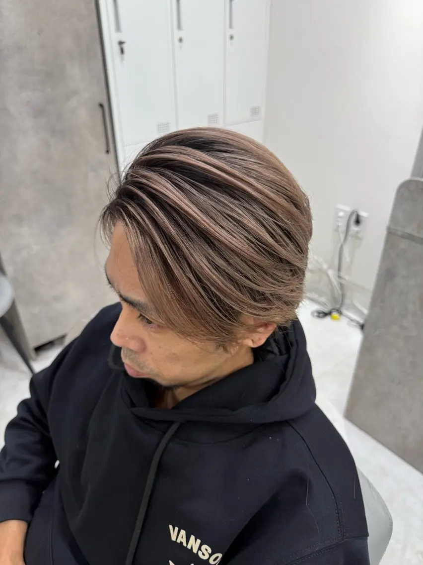 ⚡️【メンズ限定】⚡️白髪ボカシハイライト、バレイヤージュ(ブリーチカラー、メンズカラー、メンズバレイヤージュ)の写真