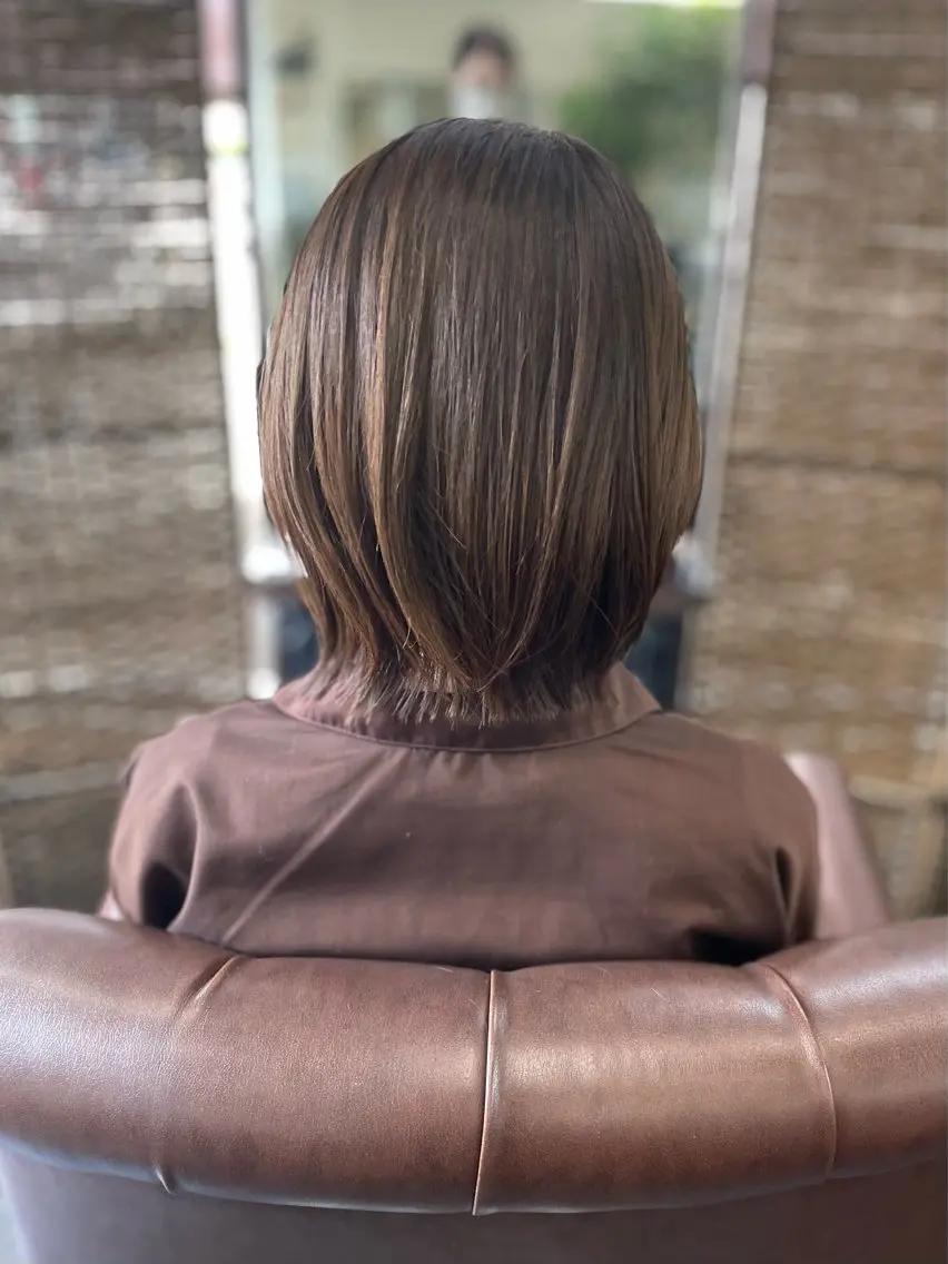 ショート カラー ベージュカラー オリーブベージュ ボブ くびれヘア カット ヘアカラー 沢田 瞳のヘアスタイル