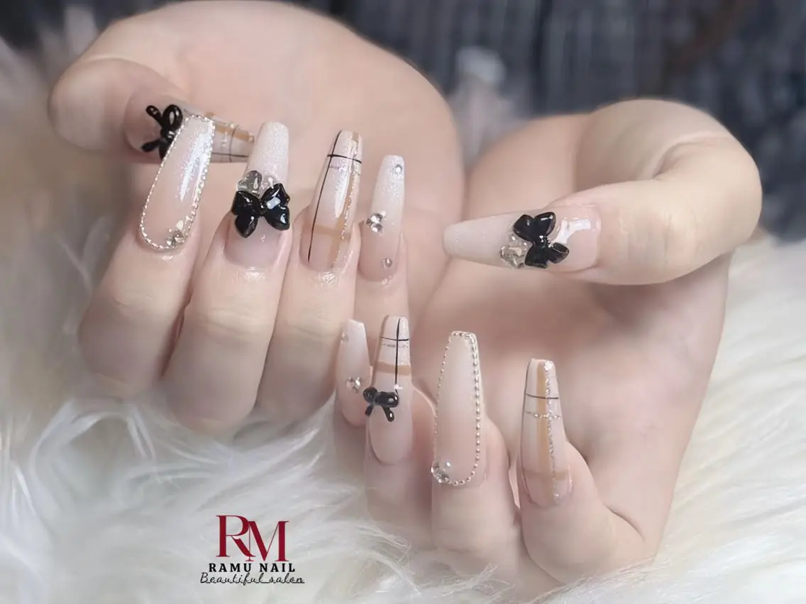 ネイル アートネイル チークネイル 長さ出し フレンチネイル グラデーション ハンドネイル RAMU_Nail 池袋店のネイルデザイン