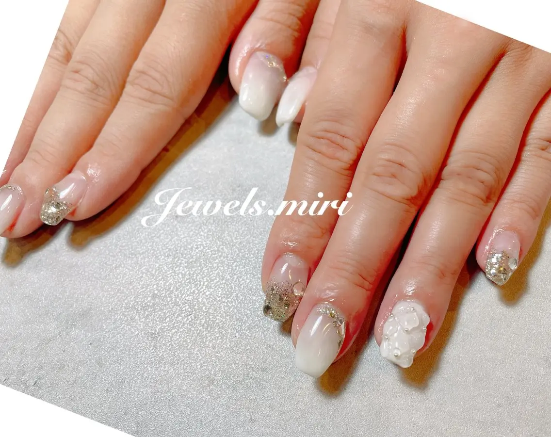 ネイル ジェルネイル グラデーション キラキラネイル ラメ(グリッター) ロングネイル ネイルサロン Jewels Mのネイルデザイン