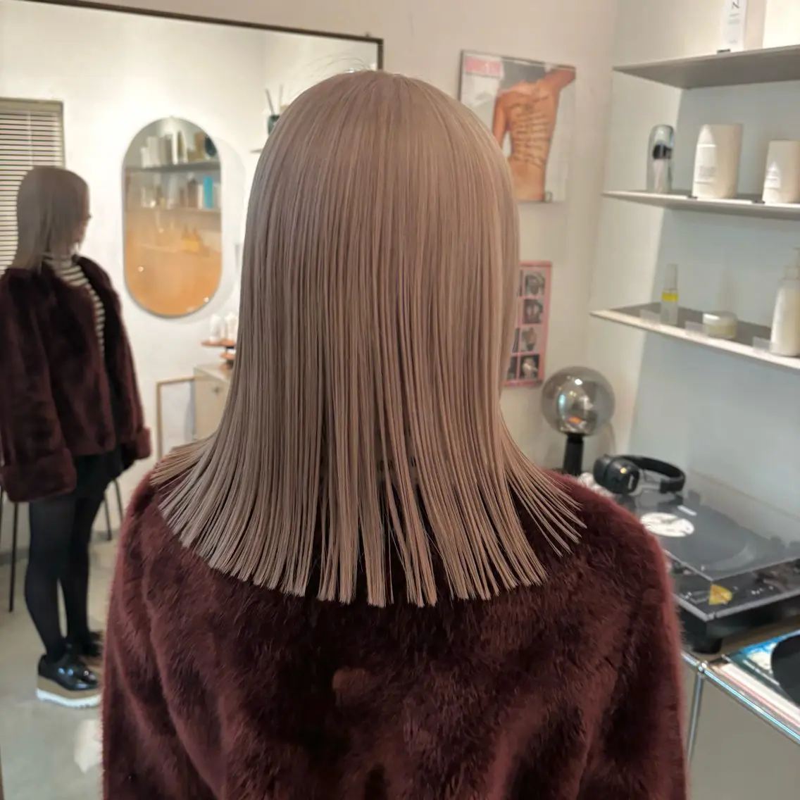 ミディアム カラー ベージュカラー ミルクティーベージュ ヘアカラー YUNA /レイヤーカットのヘアスタイル