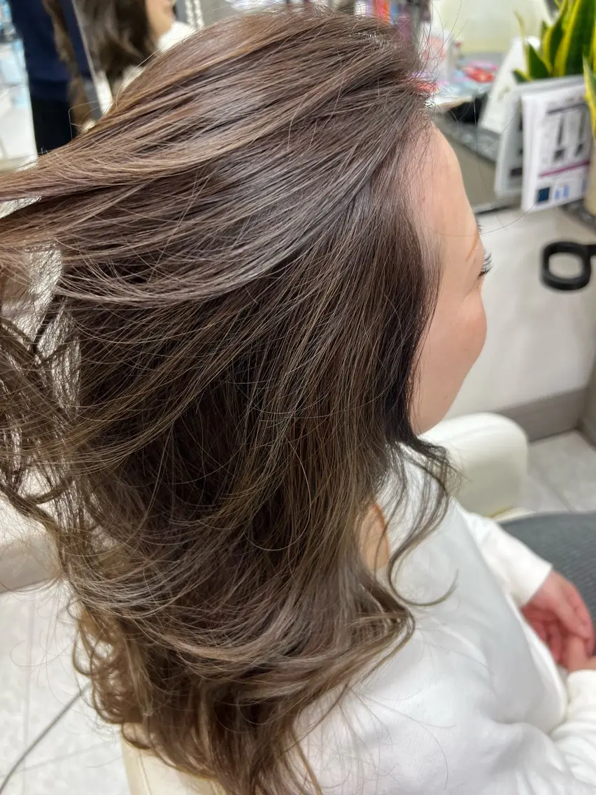 ロング カラー グレージュ ハイライトカラー ハイライト 着付けアレンジ、スパ 定評あり◎タナカエミの眉毛・アイブロウイメージ