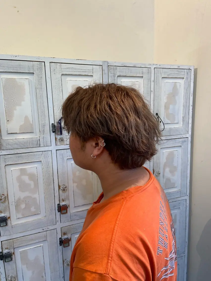 ショート カラー メンズ メンズブリーチ ブリーチ ブラウンカラー ヘアカラー ルプラボウ 沖  大雅のヘアスタイル