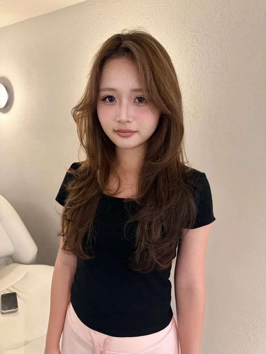 ロング ハイライト レイヤーカット YAMADA KOKOROのヘアスタイル