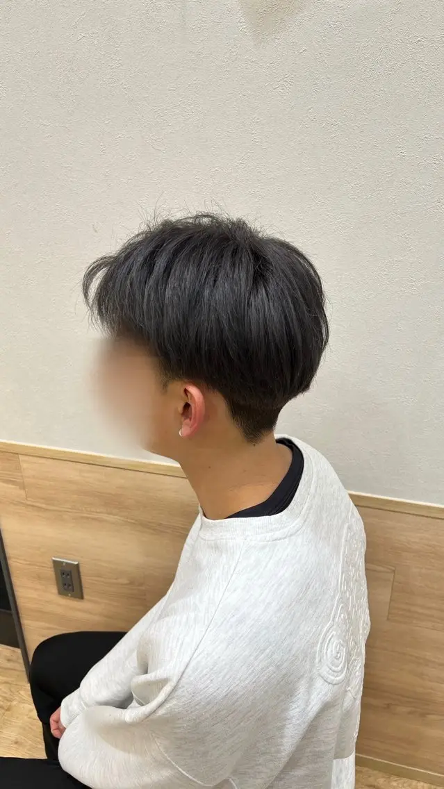 カラー メンズ メンズブリーチ アッシュ アッシュグレー ブリーチ 透明感カラー カット ヘアカラー トリートメント 山口 玖瑠美のヘアスタイル