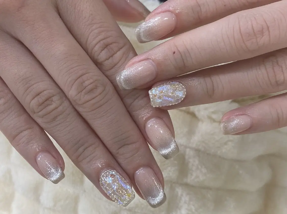 ネイル チークネイル フレンチネイル ジェルネイル ガラスフレンチ キラキラネイル ハンドネイル UM Nail Salonのネイルデザイン