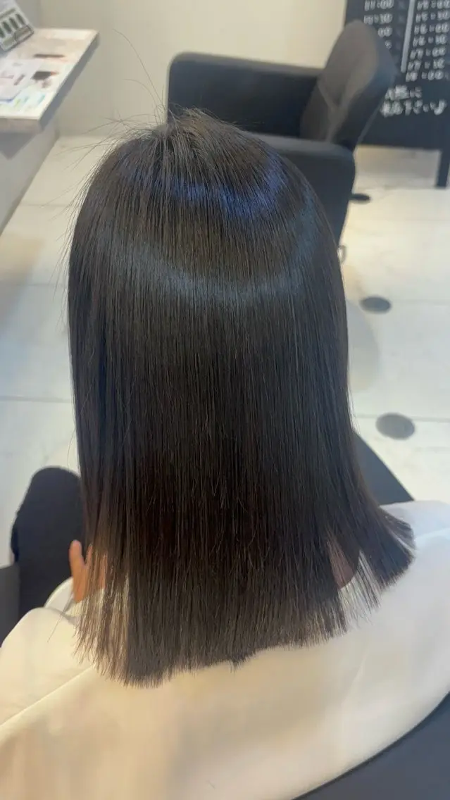 セミロング 縮毛矯正 𝐿𝑒𝑒 四ツ橋 𝑅𝐴𝑁𝐴のヘアスタイル
