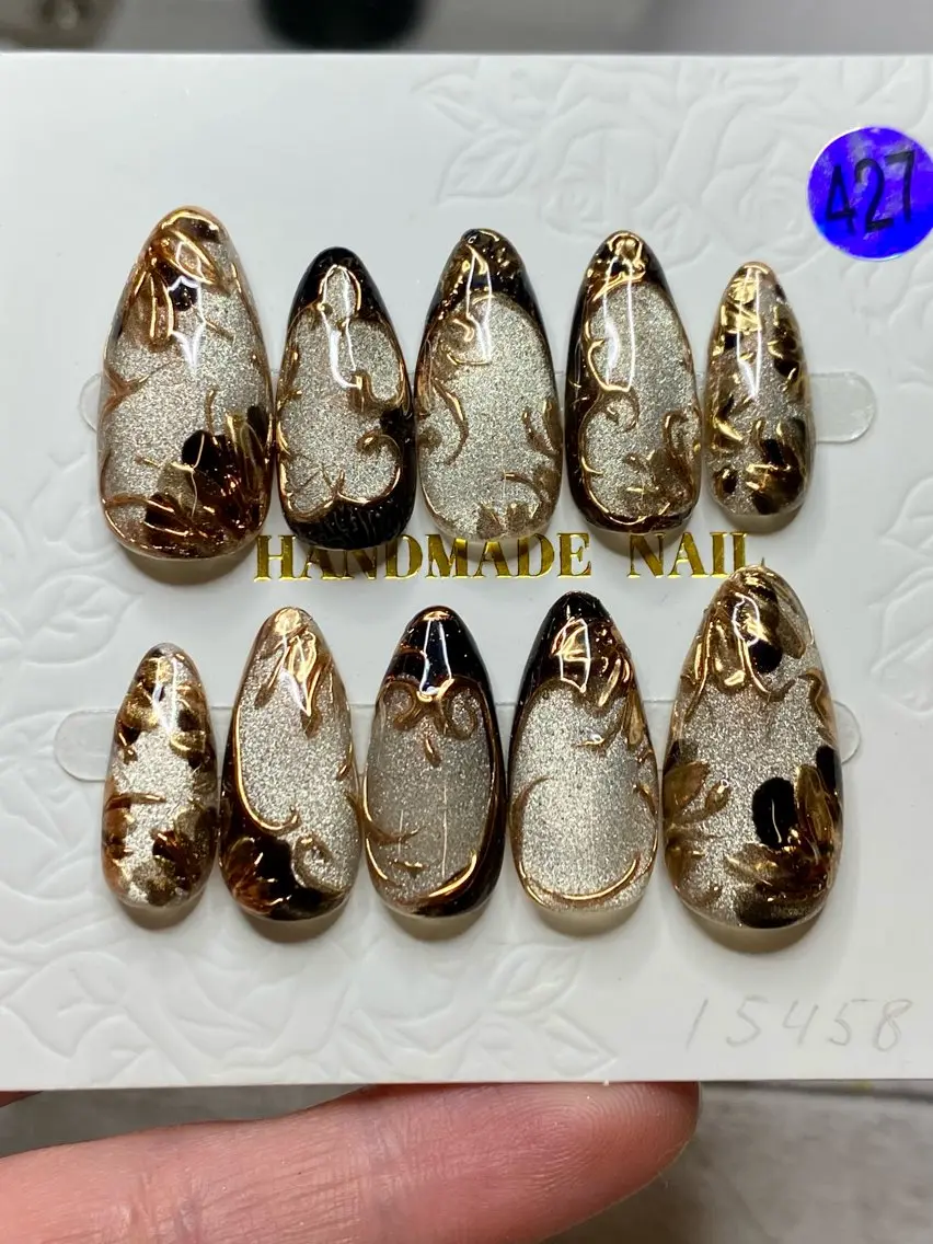 ネイル アートネイル ゴールド ニュアンスネイル ハンドネイル ✨AiNail💅 ✨高幡不動NEW ✨のネイルデザイン