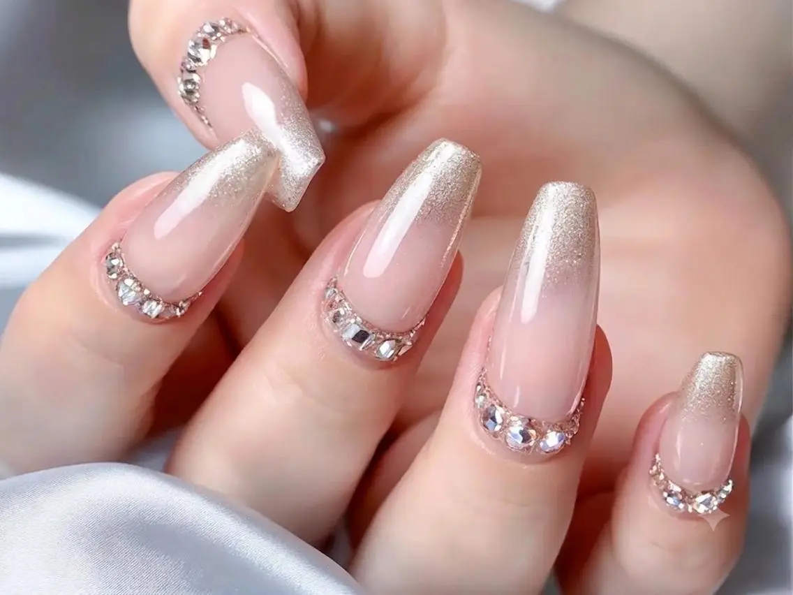 ネイル ナナ1級ネイリスト✨ PEEKABOOのネイルデザイン