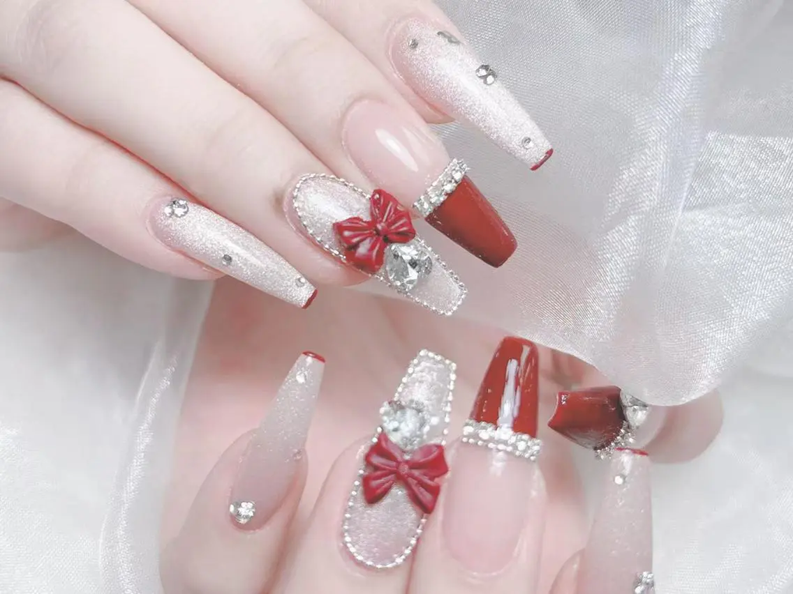 ネイル 長さ出し キラキラネイル 韓国ネイル ロングネイル マグネットネイル ハンドネイル ハンドケア KTNail 🎀 長さ出し専門店のネイルデザイン