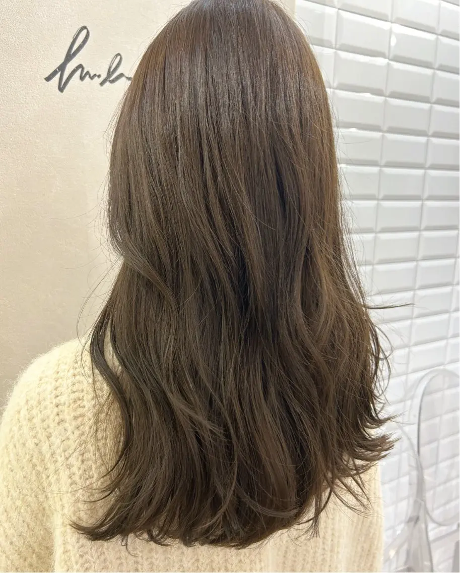 ロング カラー ベージュカラー オリーブベージュ hubhair レイヤー/透明感のヘアスタイル