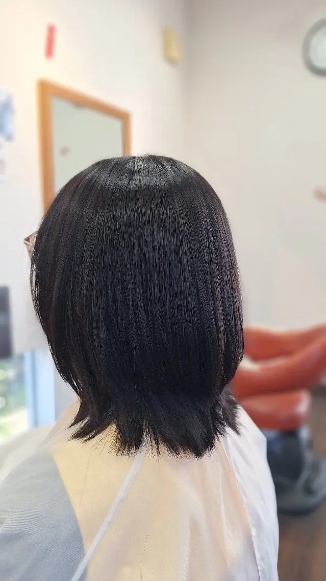 ミディアム ボブ くびれヘア レイヤーカット 外ハネヘア カット 安藤 真由のヘアスタイル