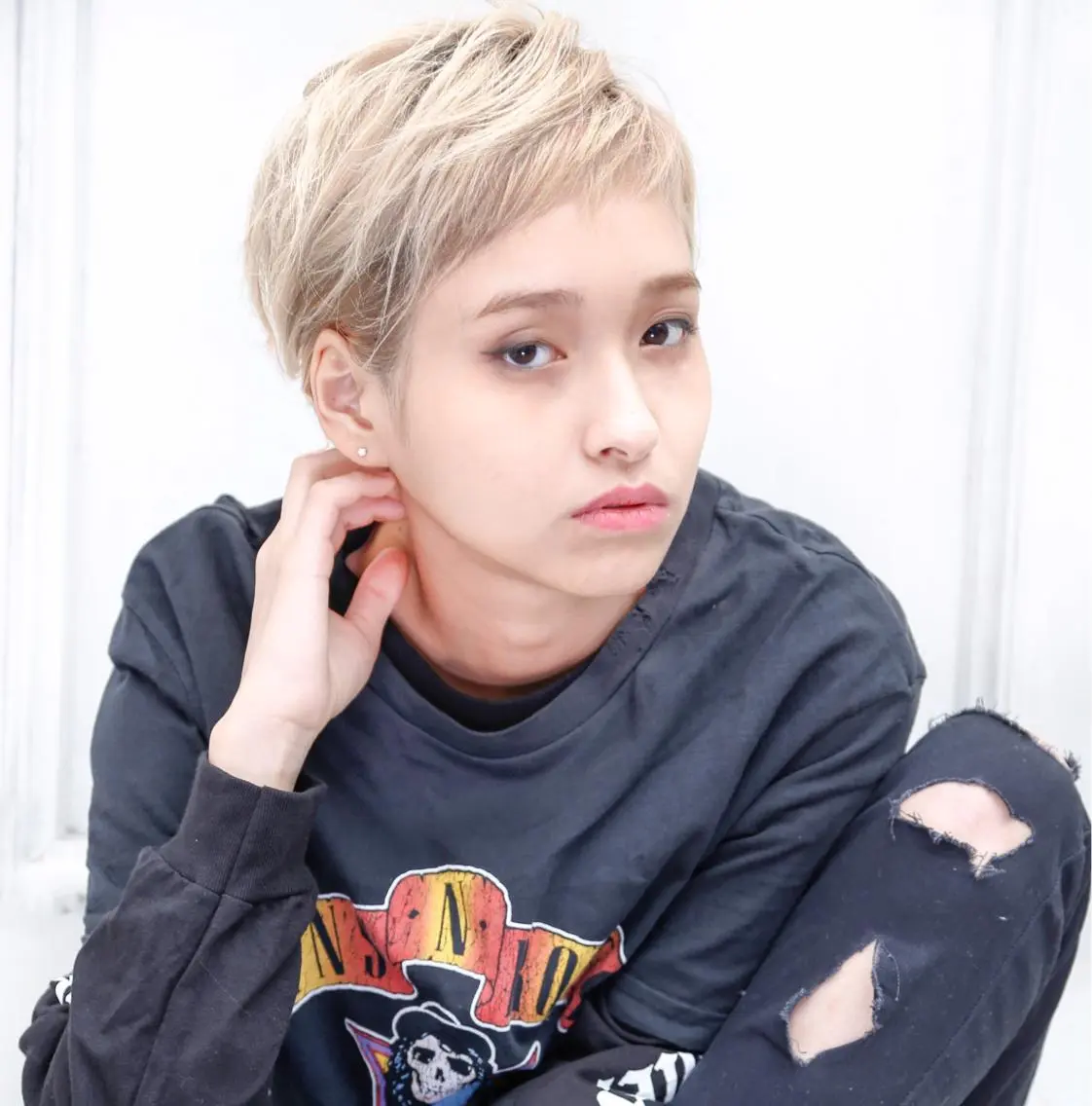 ショート カラー ブリーチ グレージュ イルミナカラー THE USUAL ユージュアルのヘアスタイル