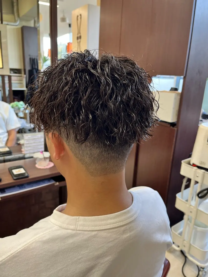 ショート パーマ メンズ センターパート メンズパーマ ツイストスパイラルパーマ スパイラルパーマ 🧊メンズ特化🧊 高木航希のヘアスタイル