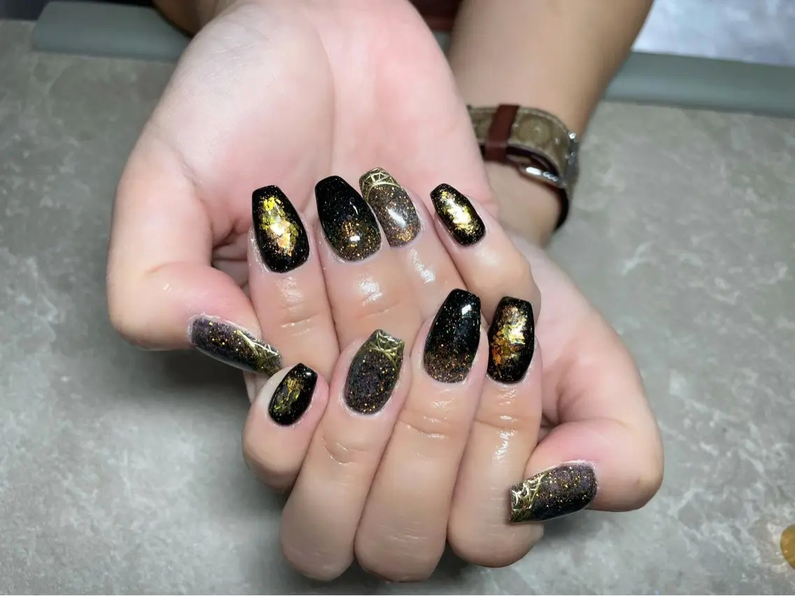 ネイル LAVISH 大和店 emi・:*+のネイルデザイン