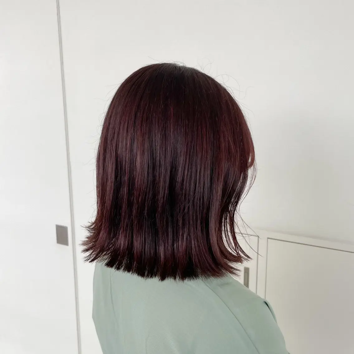 ミディアム 切りっぱなしボブ ラベンダーベージュ ピンクブラウン ピンクラベンダー ボブ 落合 美穂のヘアスタイル
