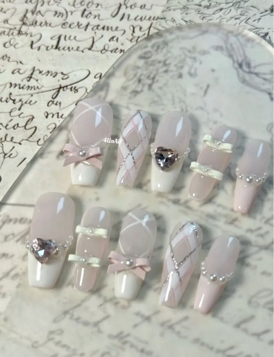 ネイル マグネットネイル ピンク ネイルチップ 冬ネイル ハンドネイル Lee Nailsのネイルデザイン