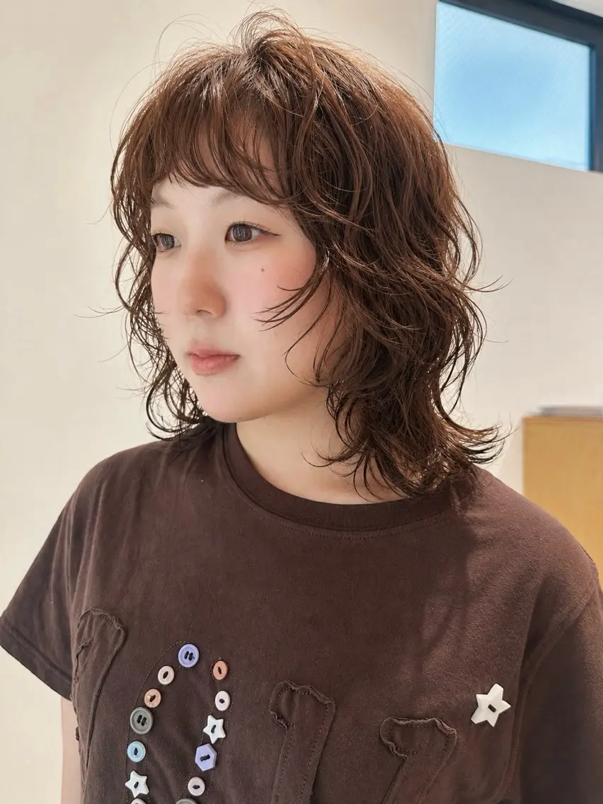 ミディアム パーマ ミディアムレイヤー ミディアムパーマ レイヤーカット ウルフカット カット パーマ トリートメント MISA レイヤーカットのヘアスタイル