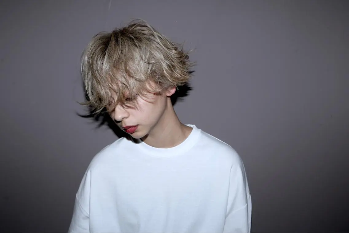 ショート カラー アッシュ ベージュカラー ブリーチ ハイトーンカラー イルミナカラー 山下 直人のヘアスタイル