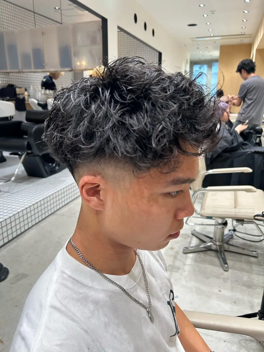パーマ メンズ フェードカット メンズパーマ カット パーマ 🐲ツイスパ🐲 フェード/龍のヘアスタイル