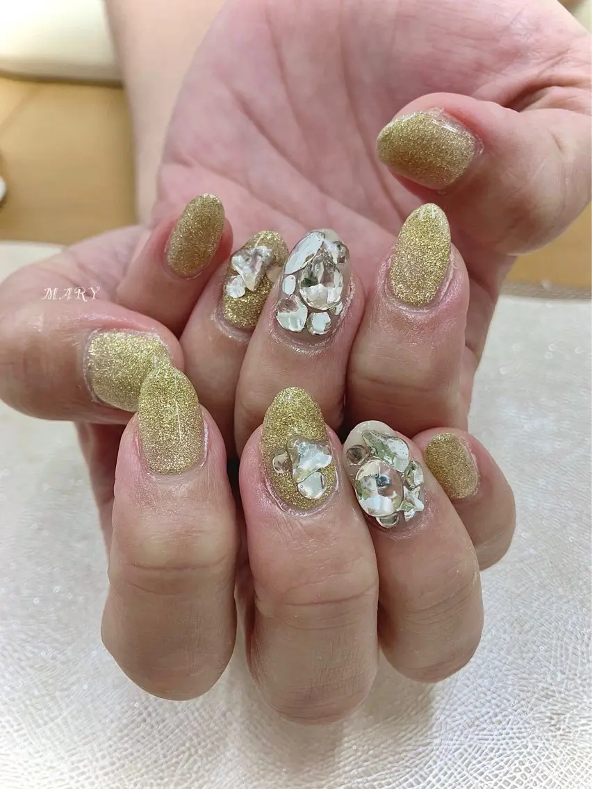 ネイル ゴールド キラキラネイル ニュアンスネイル ワンカラーネイル ハンドネイル Mary nail .narumiのネイルデザイン