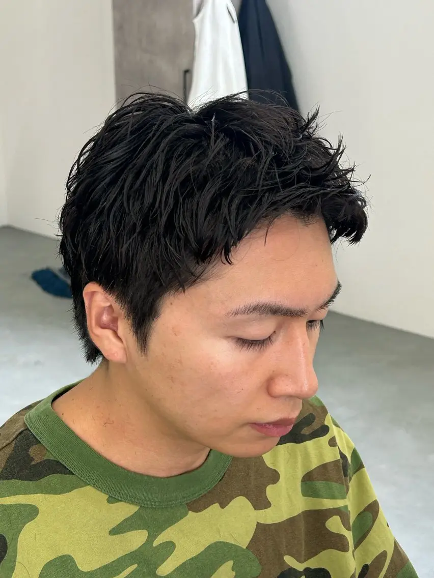 ショート パーマ メンズ センターパート フェードカット マッシュ メンズパーマ スペインカール パーマ 宮下 遼太のヘアスタイル