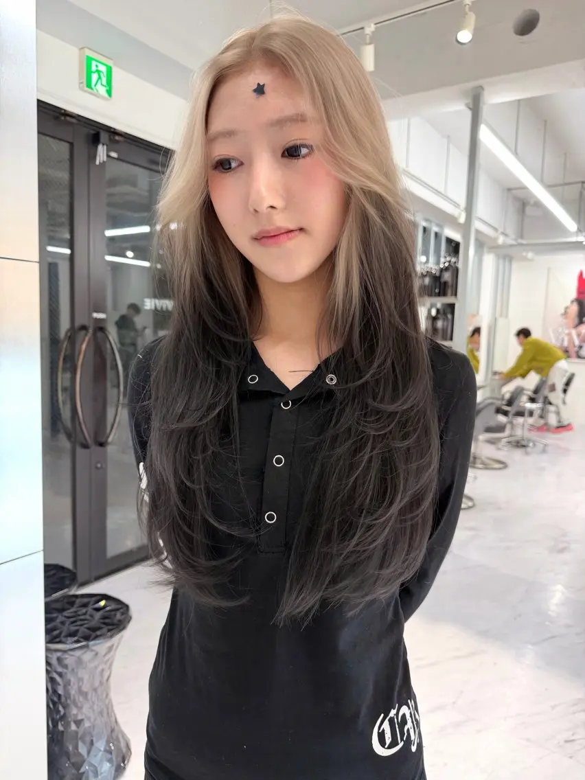 ロング カラー ベージュカラー ブリーチ ケアブリーチ デザインカラー ダブルカラー カット ヘアカラー トリートメント TATSUブリーチ/ ミルクティーベージュのヘアスタイル