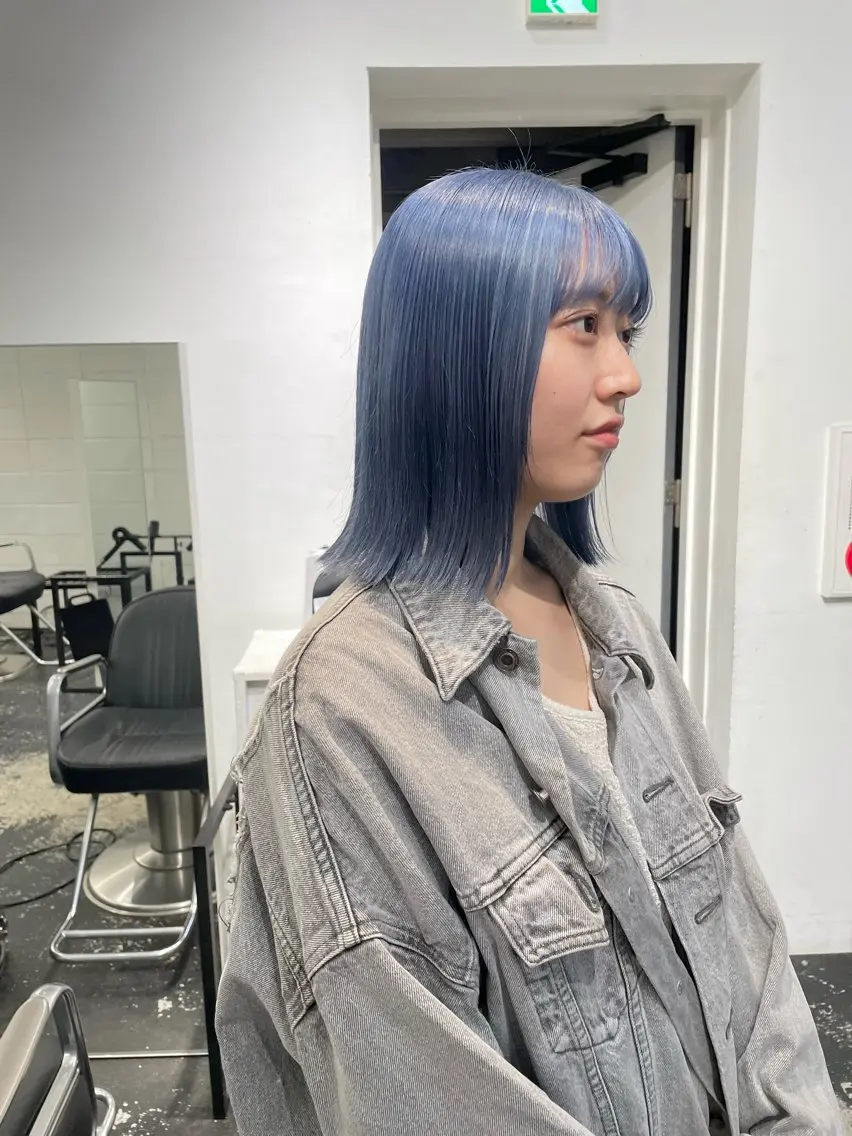 ミディアム カラー ヘアアレンジ ブリーチ ブルーカラー カット ヘアカラー トリートメント 艶ハイトーン/ヘア アレンジAYAKAのヘアスタイル