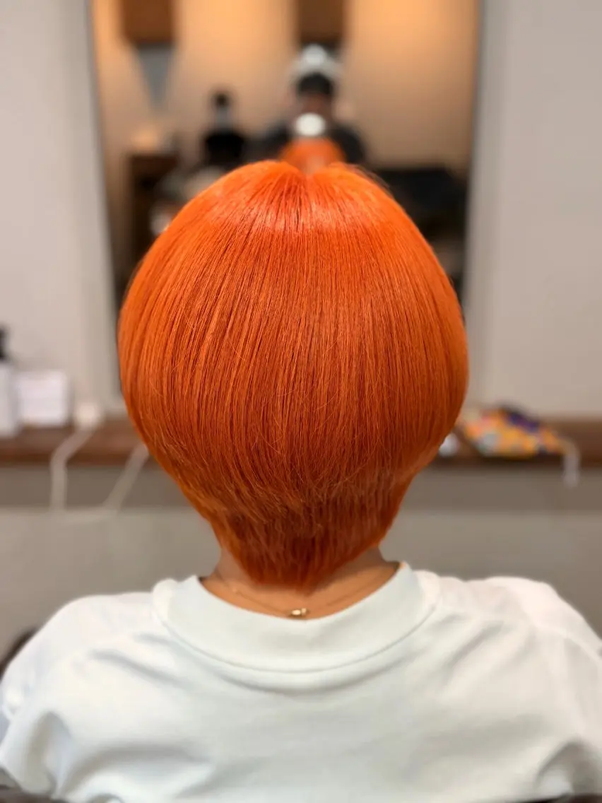 ショート カラー オレンジ ヘアカラー 手話/耳が聞こえない 🦻🏻/山本しずほのヘアスタイル