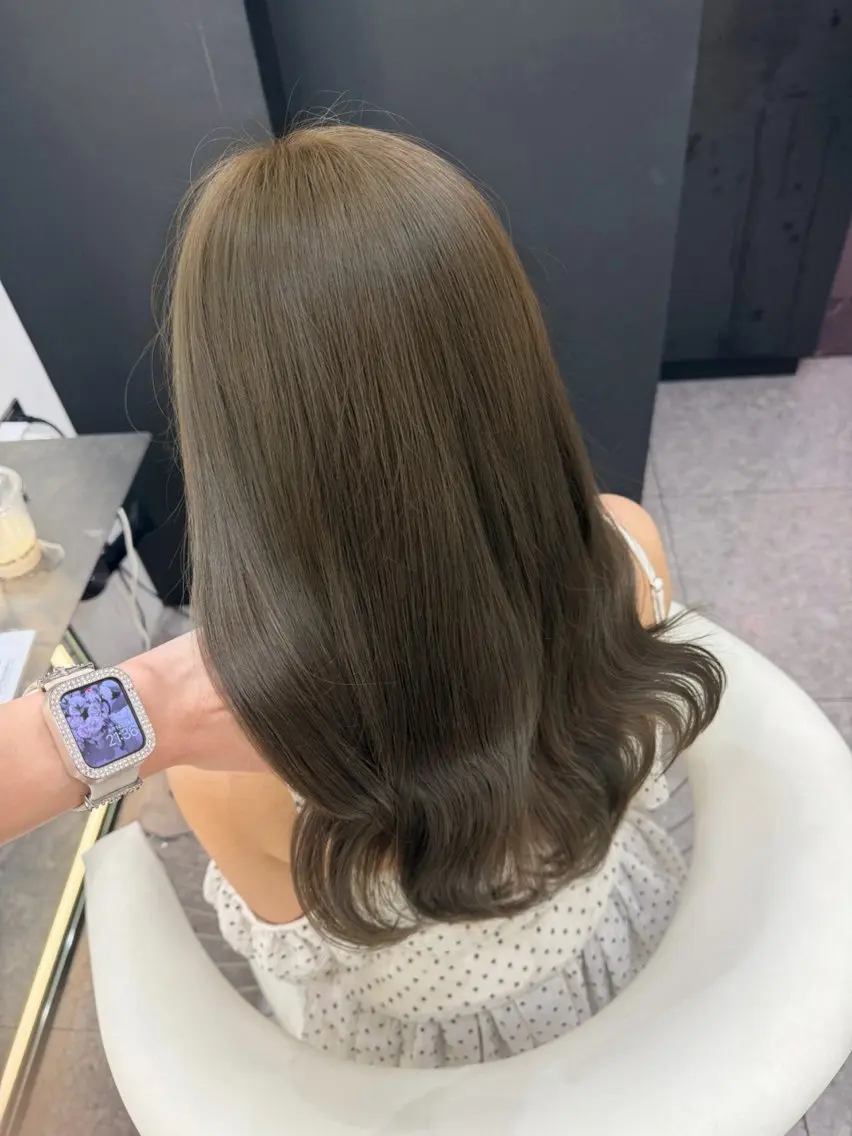 ロング カラー 透明感カラー オリーブカラー ヘアカラー 🤍花恋/新宿/艶 カラー/髪質改善のヘアスタイル