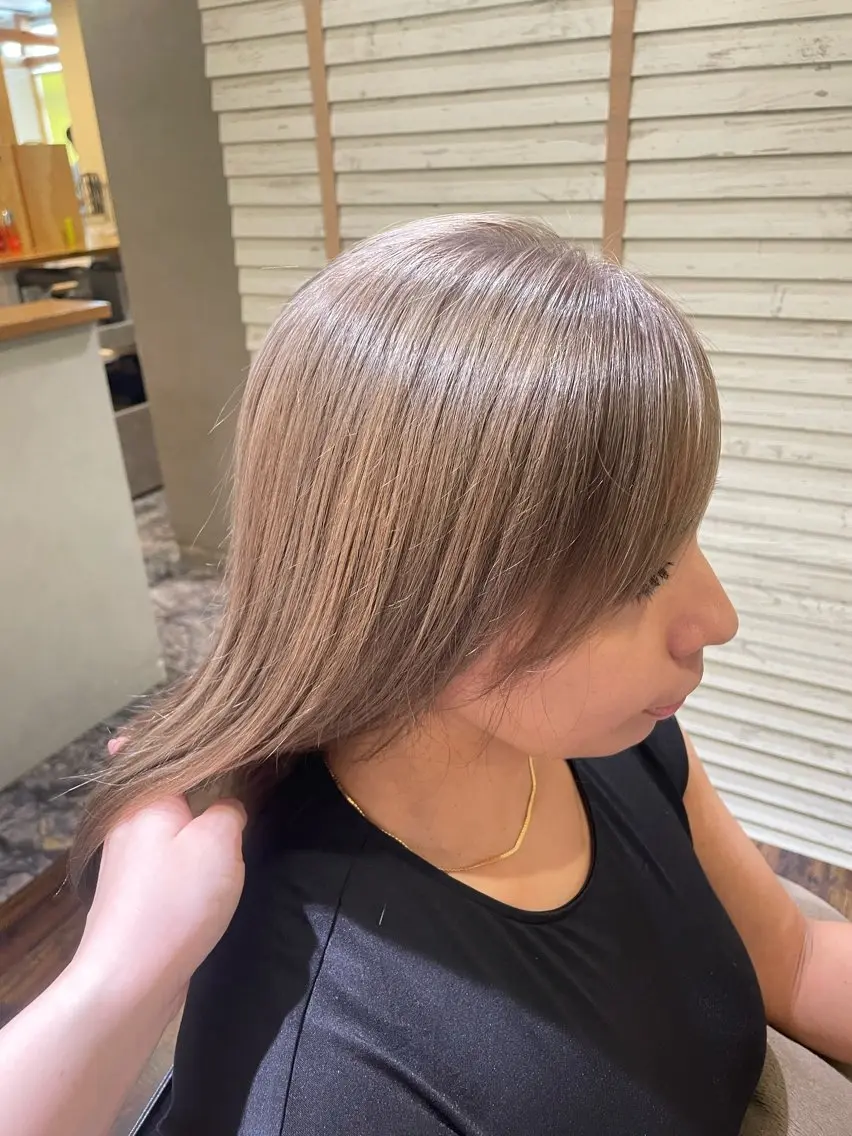 セミロング カット ヘアカラー トリートメント 山口 里莉のヘアスタイル