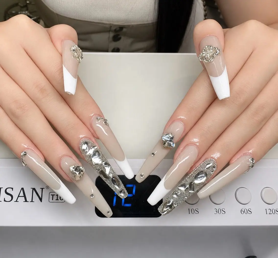 ネイル MIKA RUBY NAIL SLONのネイルデザイン