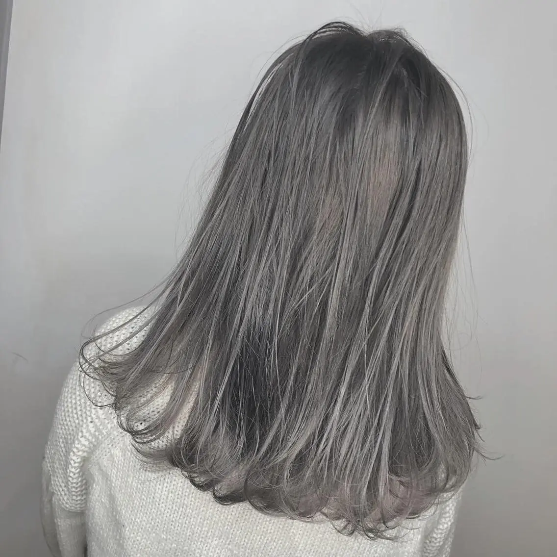 ミディアム ヘアカラー トリートメント 髪質改善 カラー専門店のヘアスタイル
